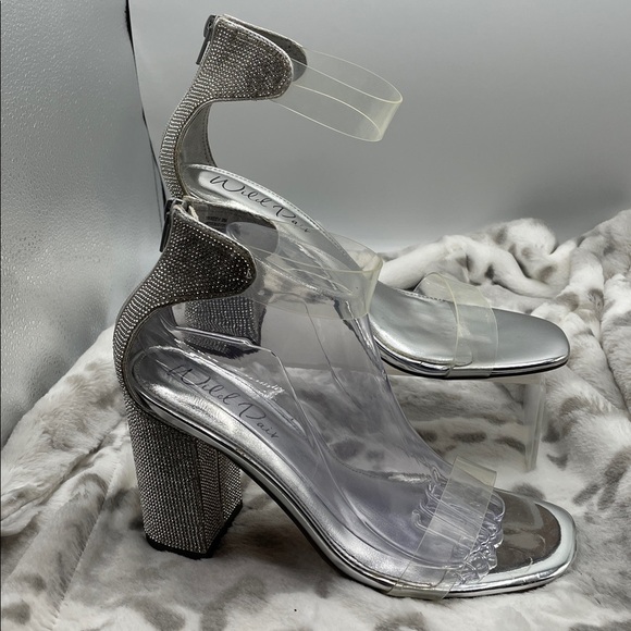 Wild Pair Trixee, Chunky sparkel heel, square toe, ankle strap, size 9  NEW WOB - Picture 3 of 6